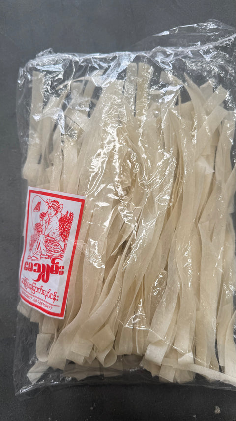 May Shann Sticky Big Rice Flat Noodles (Red) (240 g)